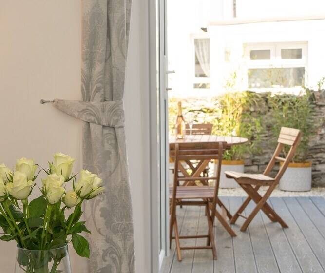 Highfield House   1 Bed Sleeps 2 Tjs20hh