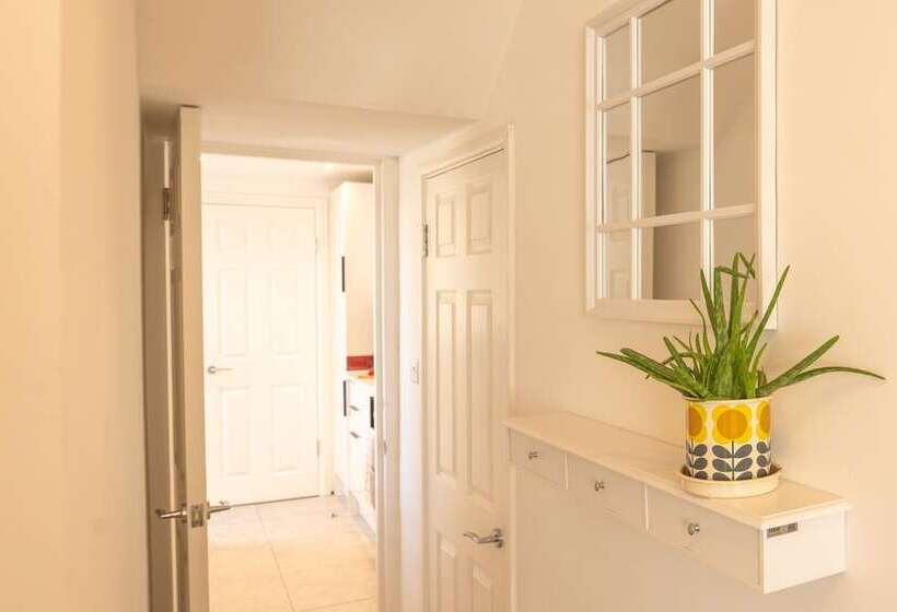 Highfield House   1 Bed Sleeps 2 Tjs20hh