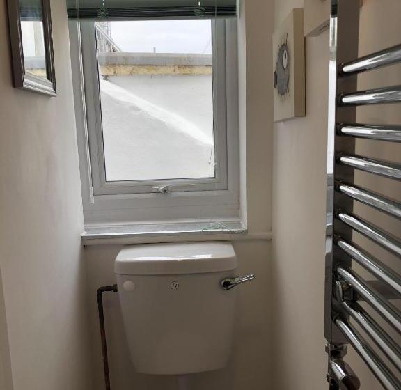 Highfield House   1 Bed Sleeps 2 Tjs20hh