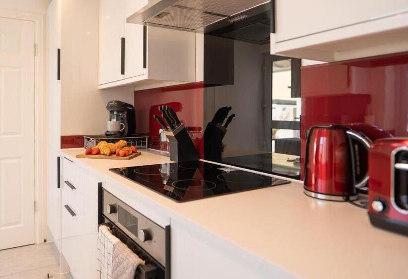 Highfield House   1 Bed Sleeps 2 Tjs20hh