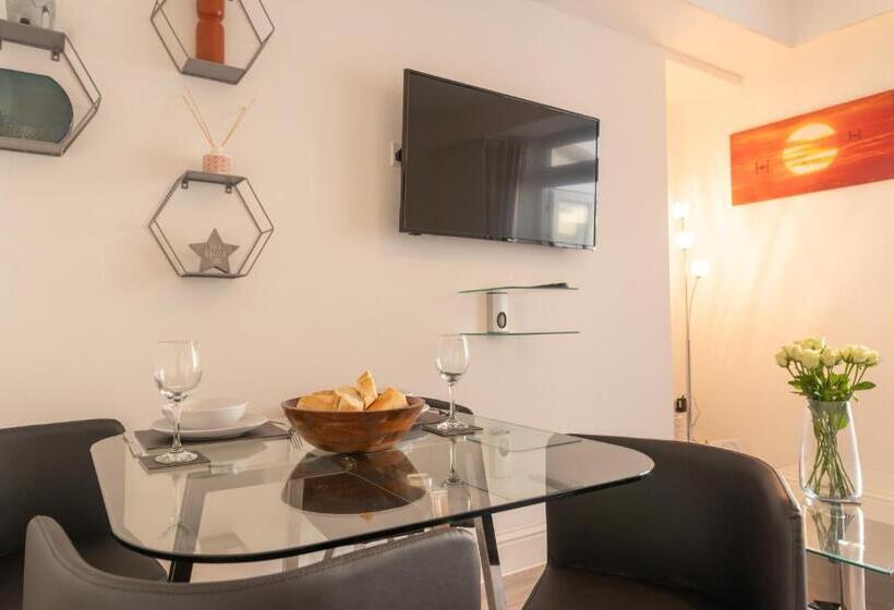 Highfield House   1 Bed Sleeps 2 Tjs20hh