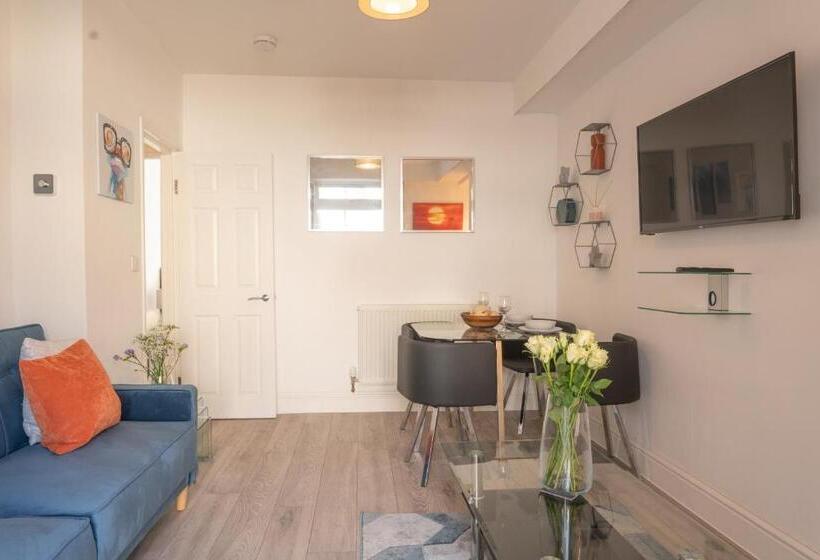 Highfield House   1 Bed Sleeps 2 Tjs20hh