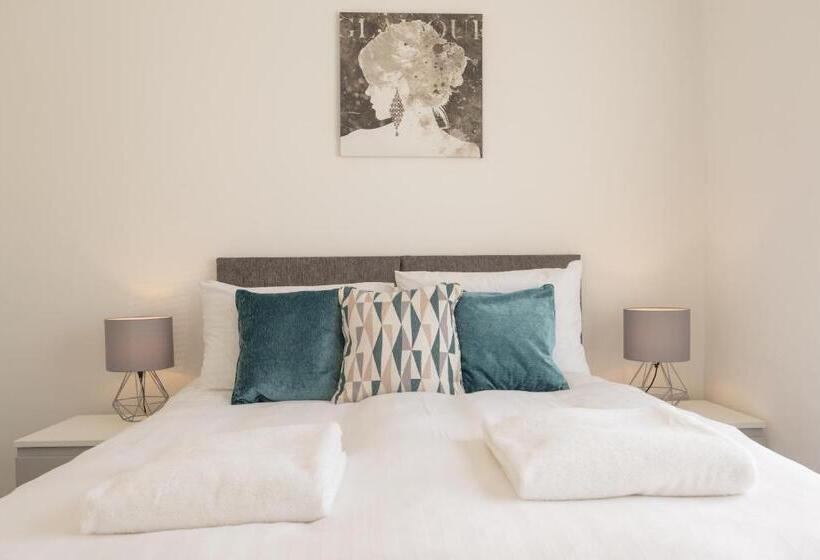 Highfield House   1 Bed Sleeps 2 Tjs20hh