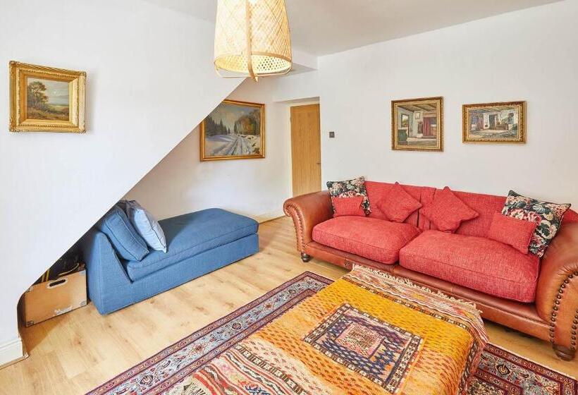 Host & Stay   Elliott Terrace