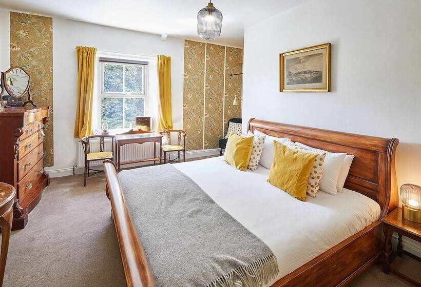 Host & Stay   Elliott Terrace