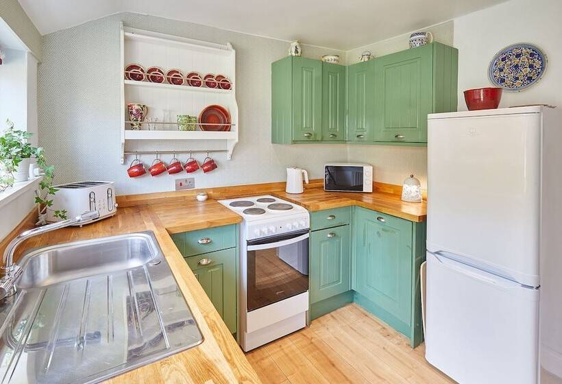 Host & Stay   Elliott Terrace