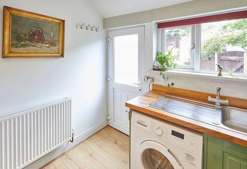 Host & Stay   Elliott Terrace