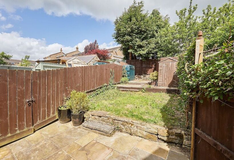 Host & Stay   Elliott Terrace