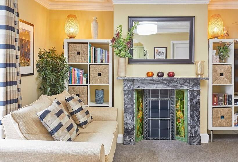 Host Stay Muggles Mews