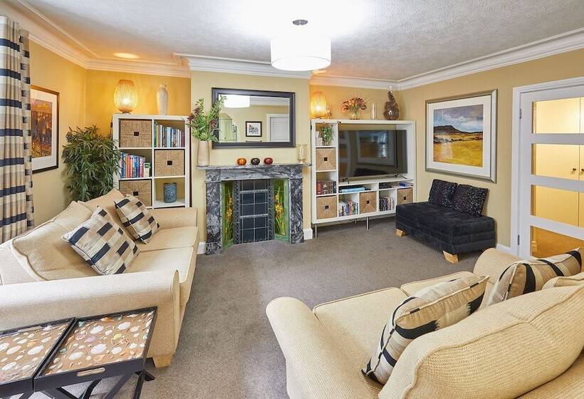 Host Stay Muggles Mews