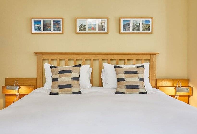 Host Stay Muggles Mews