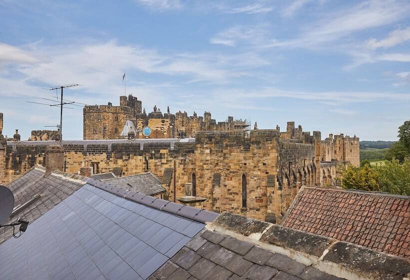 Host Stay Muggles Mews