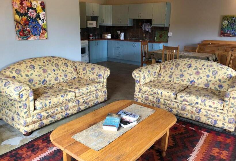 هتل Celebratio Pomegranate Farm