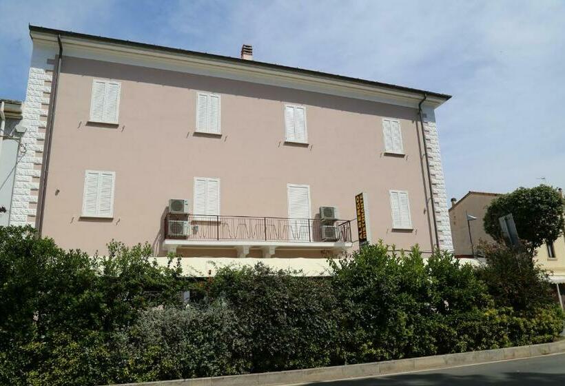 فندق Locanda Roma Sleep & Food