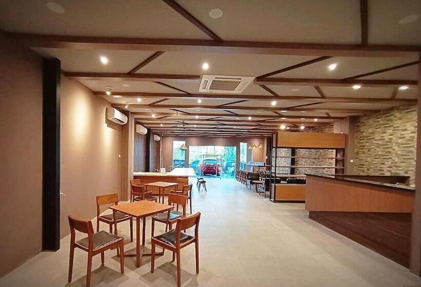 ホテル Marina Airport Semarang