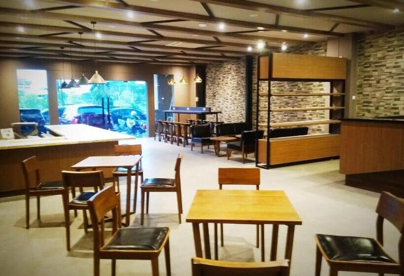 ホテル Marina Airport Semarang