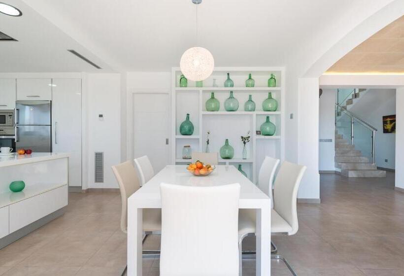 New! Villa Calonge