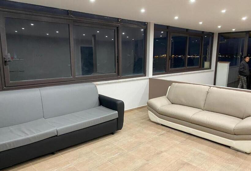 Nick & Santo S Holiday Homes B&b