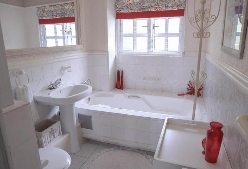 Ocean Heights Coastal Haven & Inverter