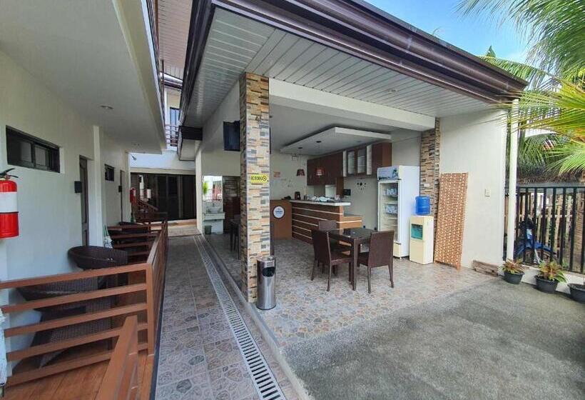 پانسیون Amigos Dauin Hostel