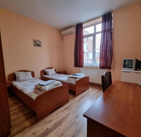 بنسيون Family Hotel Rujeta семеен хотел ружета   идеален център