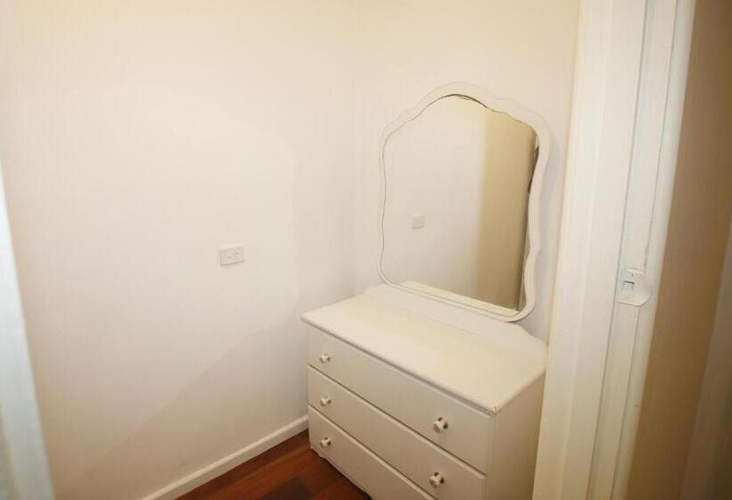 پانسیون Sunny House   Melbourne Airport Home