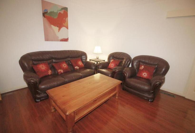 پانسیون Sunny House   Melbourne Airport Home