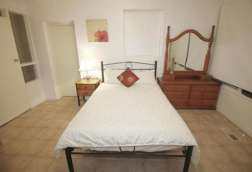 پانسیون Sunny House   Melbourne Airport Home