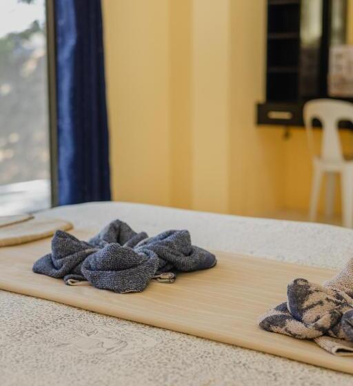 استراحتگاه Amami Beachfront Villa With Private Beach