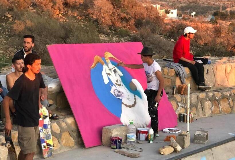 فندق صغير Surf & Skate