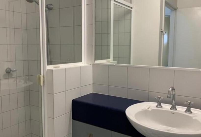 Unit 10 Sea Eagles Apartments