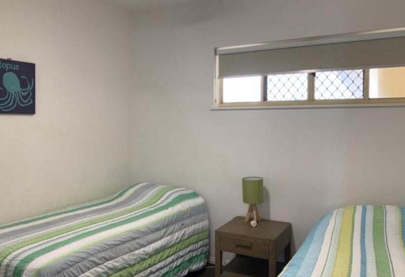 Unit 10 Sea Eagles Apartments