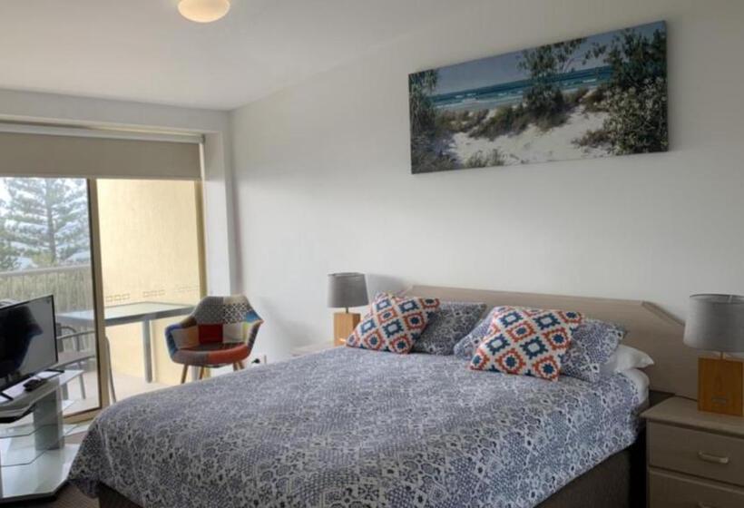 Unit 10 Sea Eagles Apartments