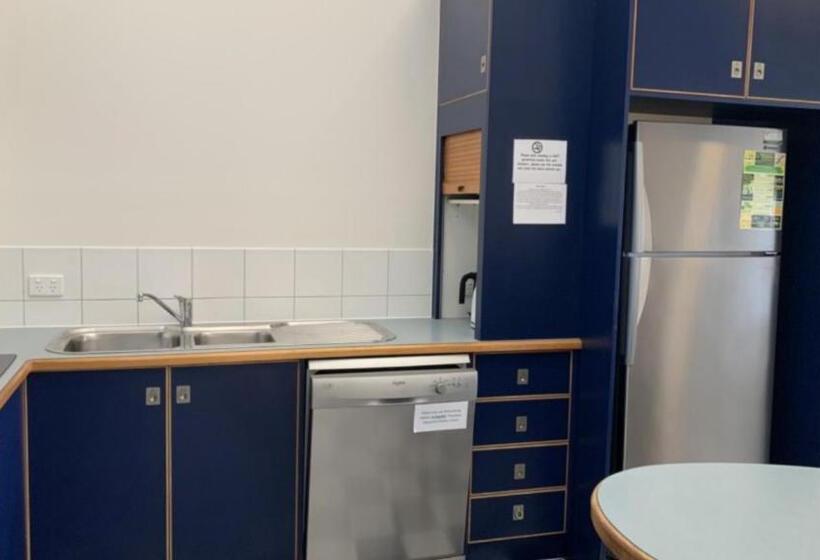 Unit 10 Sea Eagles Apartments