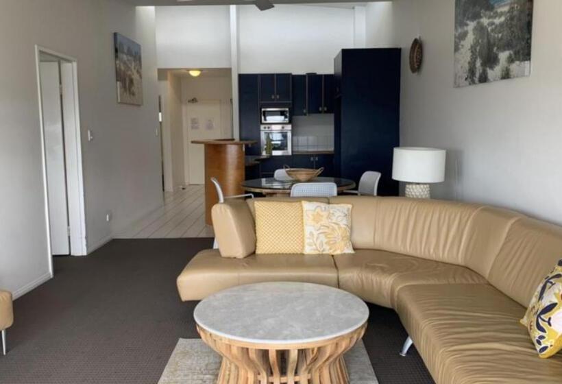 Unit 10 Sea Eagles Apartments