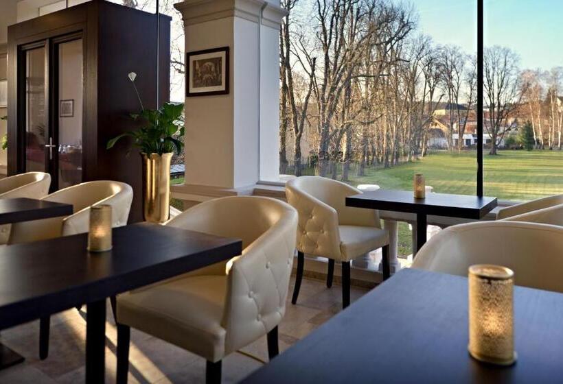 Zámek Wichterle   Hotel A Pivní Lázně