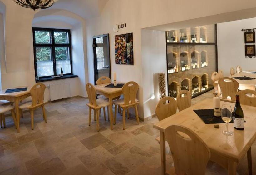 Zámek Wichterle   Hotel A Pivní Lázně