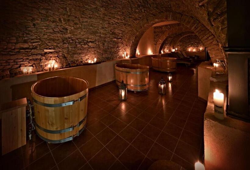 Zámek Wichterle   Hotel A Pivní Lázně