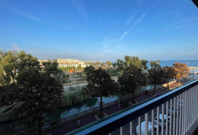 Magnifique Appartement Vue Sur Mer, Terrasse Et Parking Privé   Proche Plages