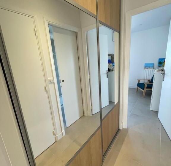 Magnifique Appartement Vue Sur Mer, Terrasse Et Parking Privé   Proche Plages