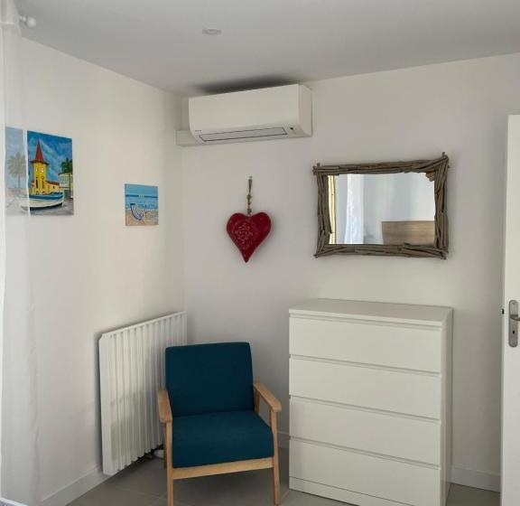 Magnifique Appartement Vue Sur Mer, Terrasse Et Parking Privé   Proche Plages