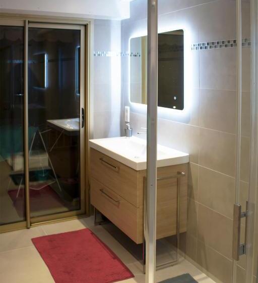 Magnifique Appartement Vue Sur Mer, Terrasse Et Parking Privé   Proche Plages