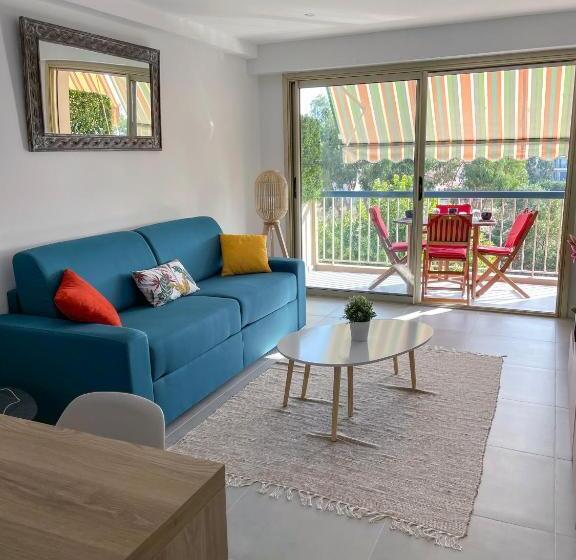 Magnifique Appartement Vue Sur Mer, Terrasse Et Parking Privé   Proche Plages