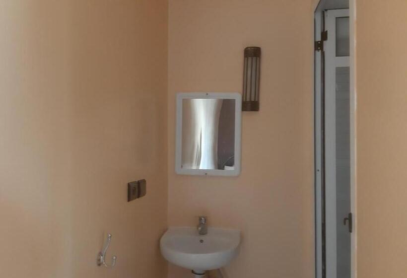 تختخواب و صبحانه Guests House