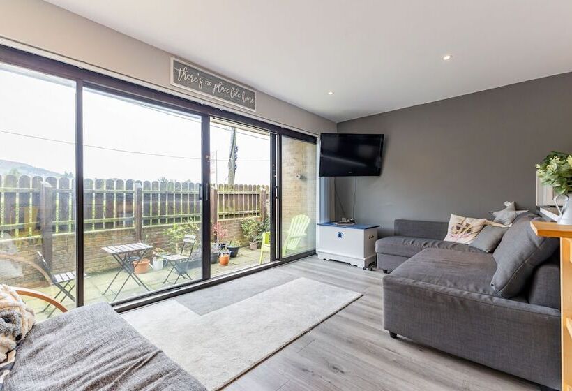 Central Apartment 3b