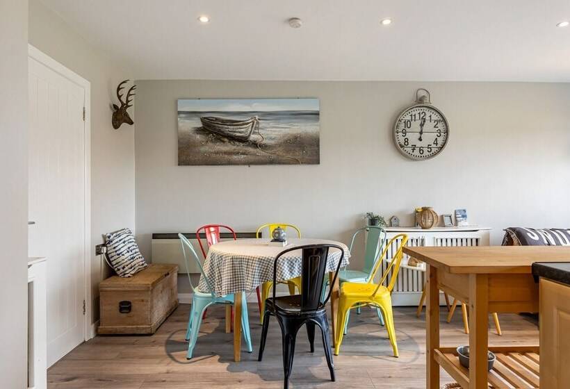 Central Apartment 3b