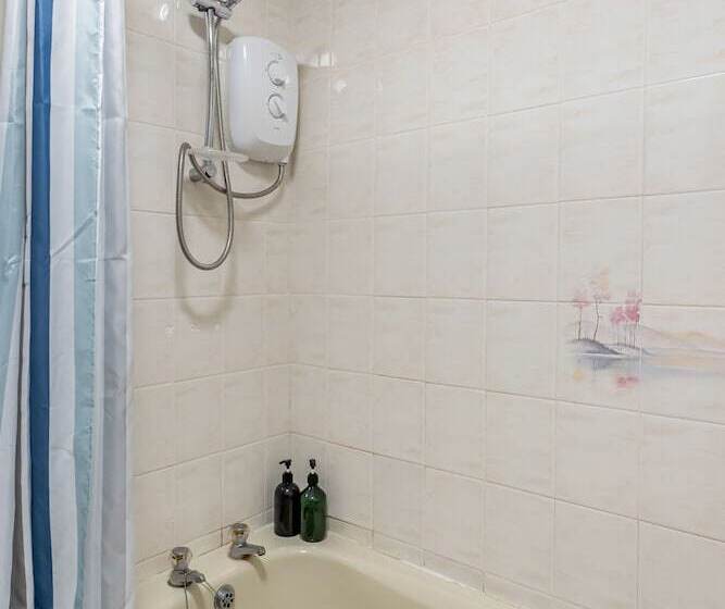 Central Apartment 3b