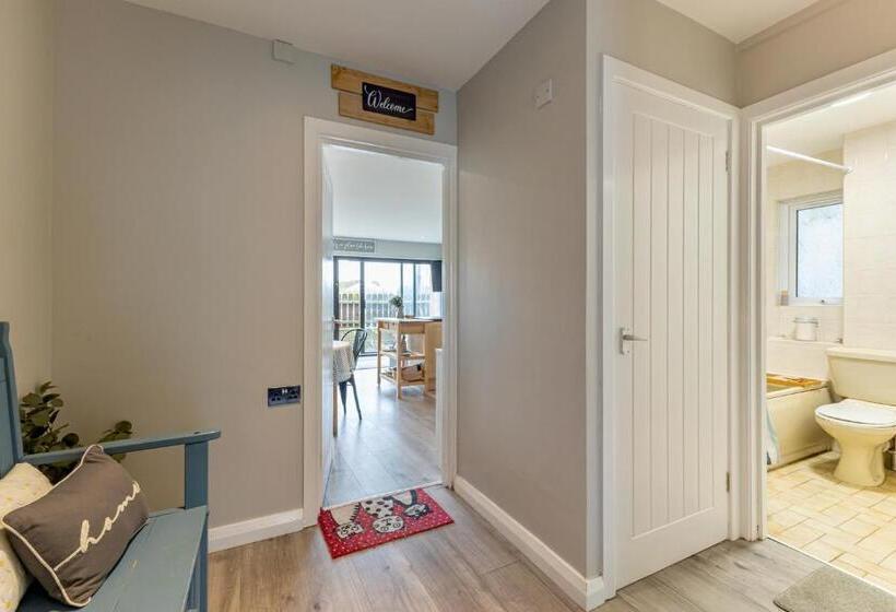 Central Apartment 3b