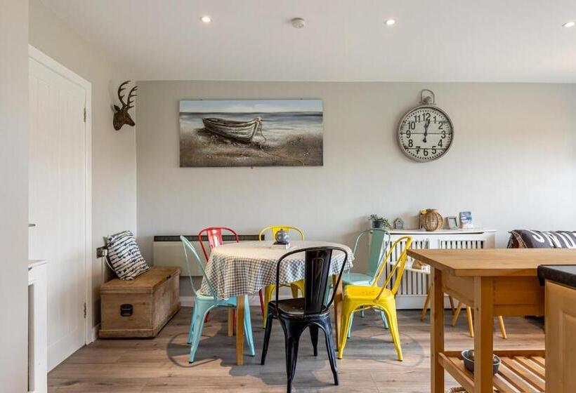 Central Apartment 3b