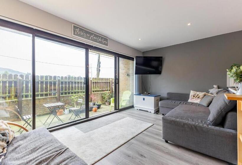 Central Apartment 3b